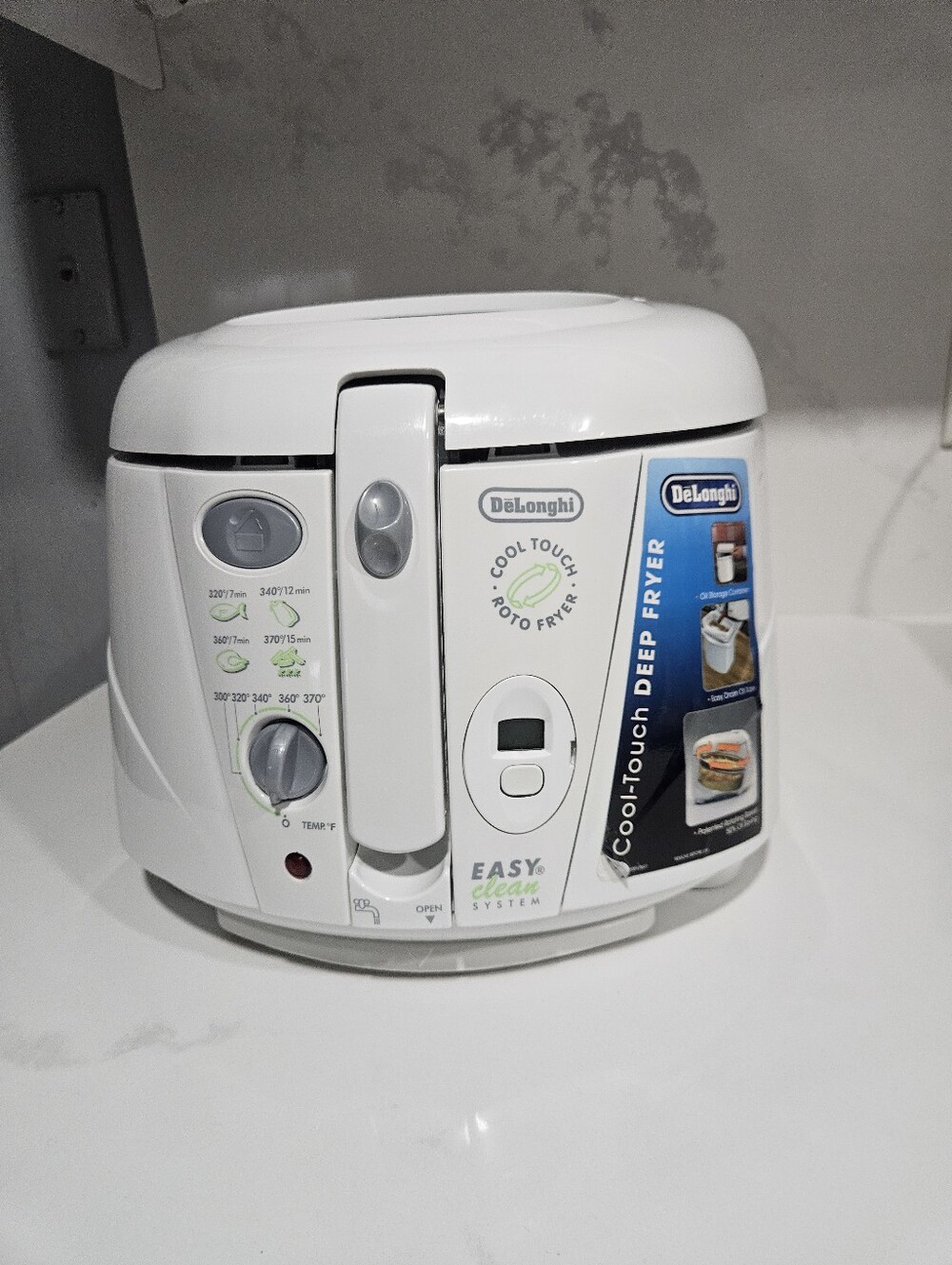 DeLonghi Roto Deep Fryer Rotating Basket Electric Cool Touch Easy Drain D895-UX